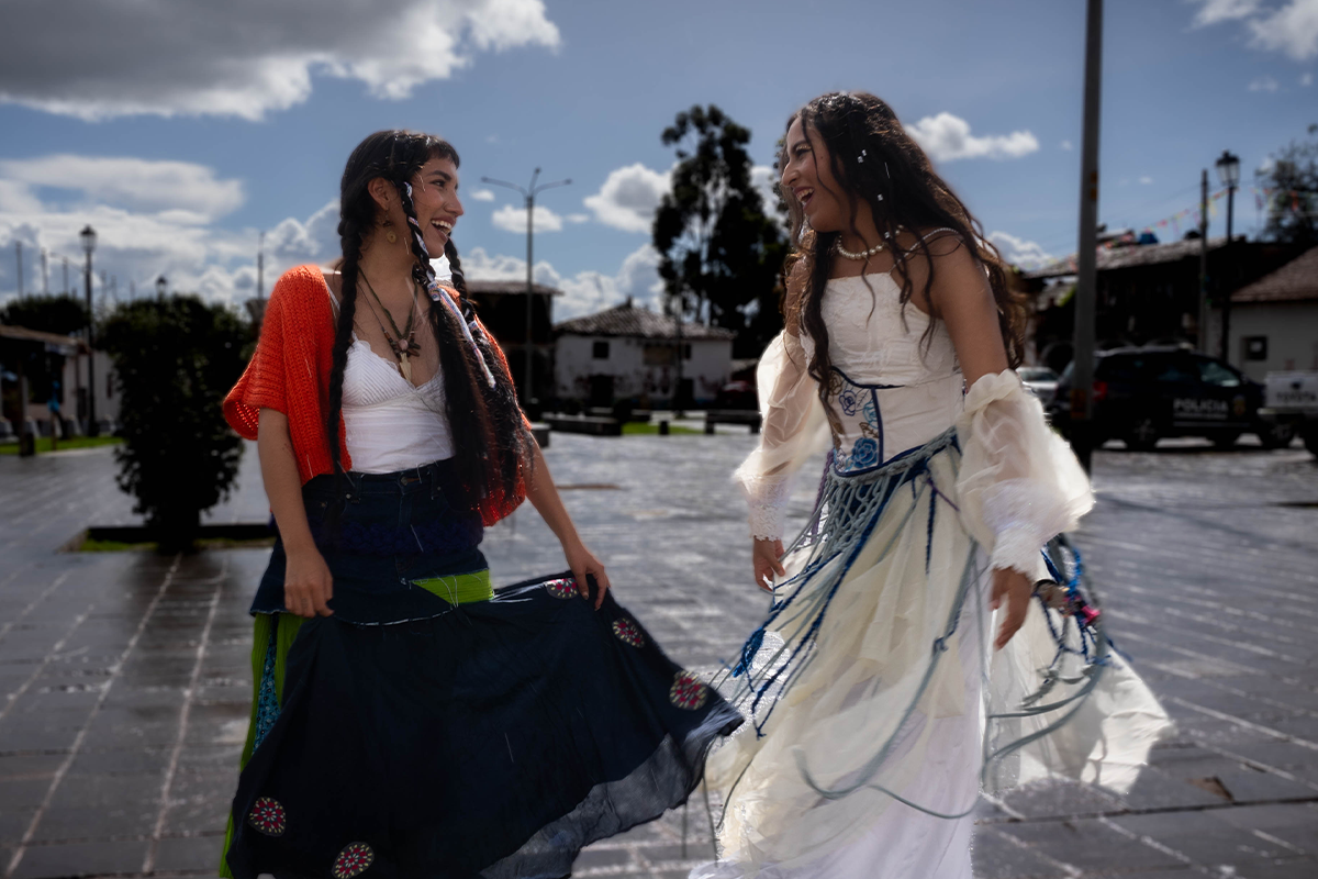 “Libertad”: Ailis Blue y Renata Flores reinventan la tunantada desde el pop andino