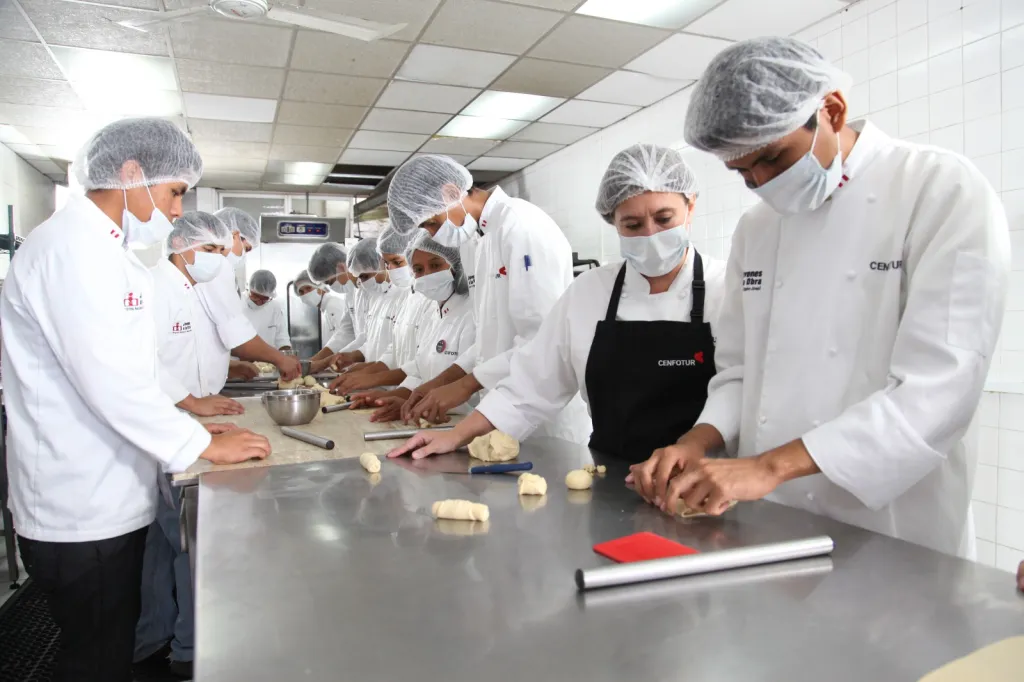 Perú impulsa certificación de competencias para trabajadores del sector turismo